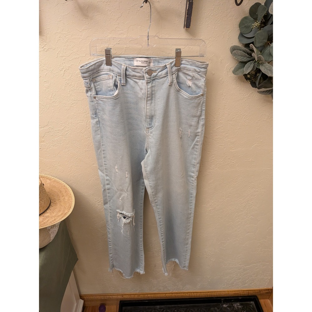 JUST BLACK DENIM‎ Womens Size 31 Light Wash Distressed Cropped Jeans
